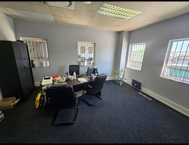 1,417M² WAREHOUSE TO LET IN MEADOWDALE